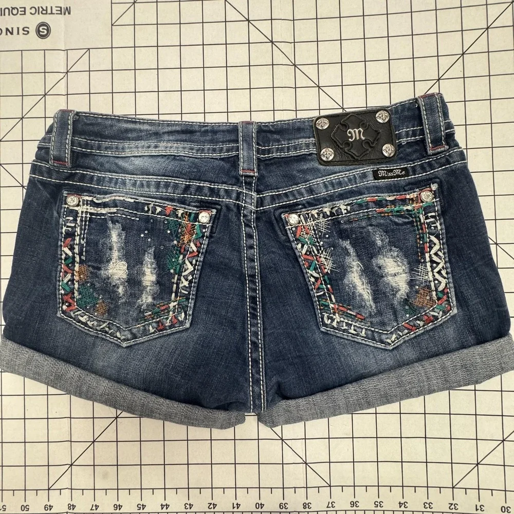 Miss Me Shorts Womens 31 Blue Denim Cuffed Cut Off Embroidered Pockets Jean